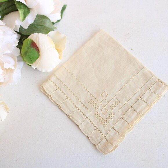 Vintage 1940s Handkerchief, Ivory Linen Natural Plant Hand Dyed Hankie, OOAK - Picture 3 of 10